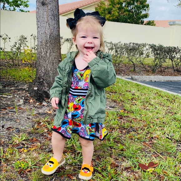 Meet your Posher, Erica - Picture 2 of 3